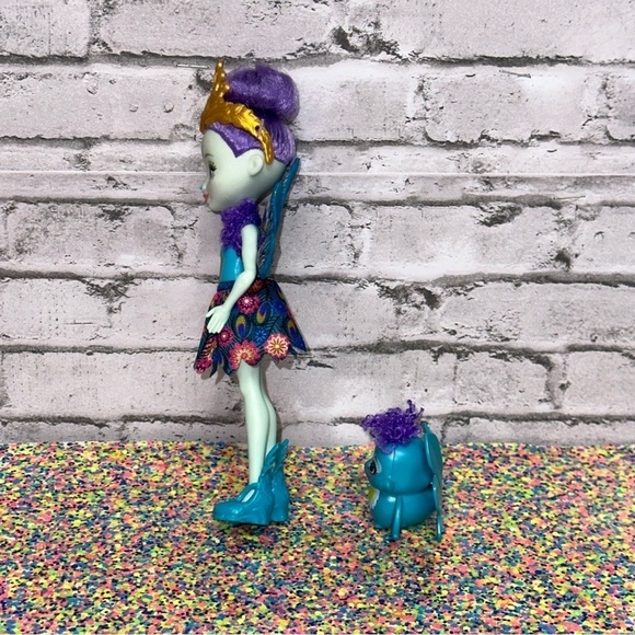Enchantimals PATTER PEACOCK 6 Inch Doll & 2 Inch Pet Flap Bird - Picture 5 of 9
